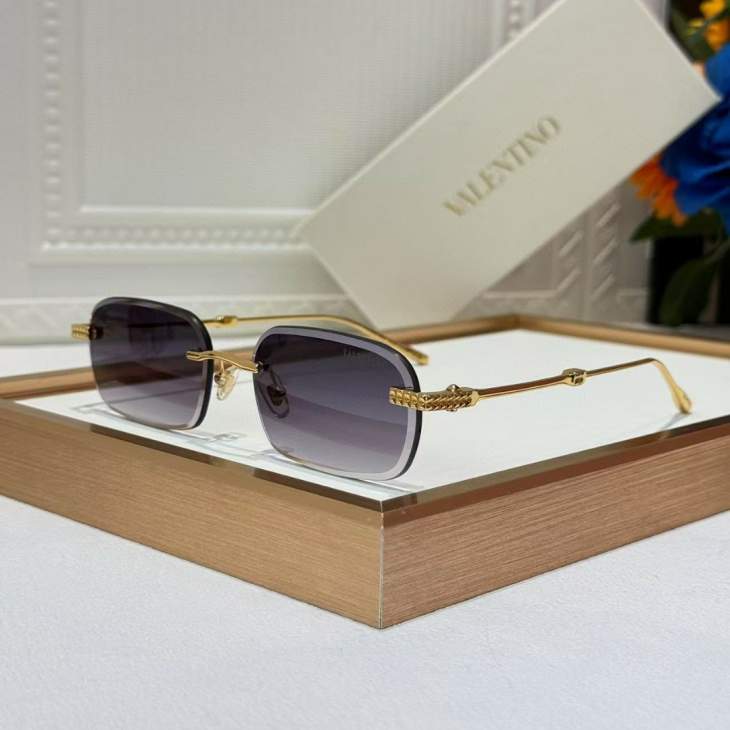 Picture of Valentino Sunglasses _SKUfw71187050fw